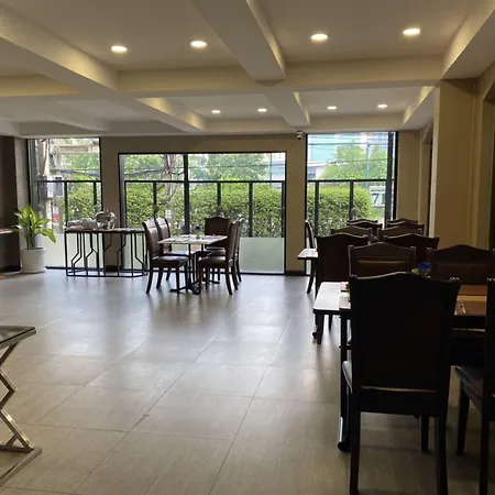 Almas Hotel Bangkok-3
